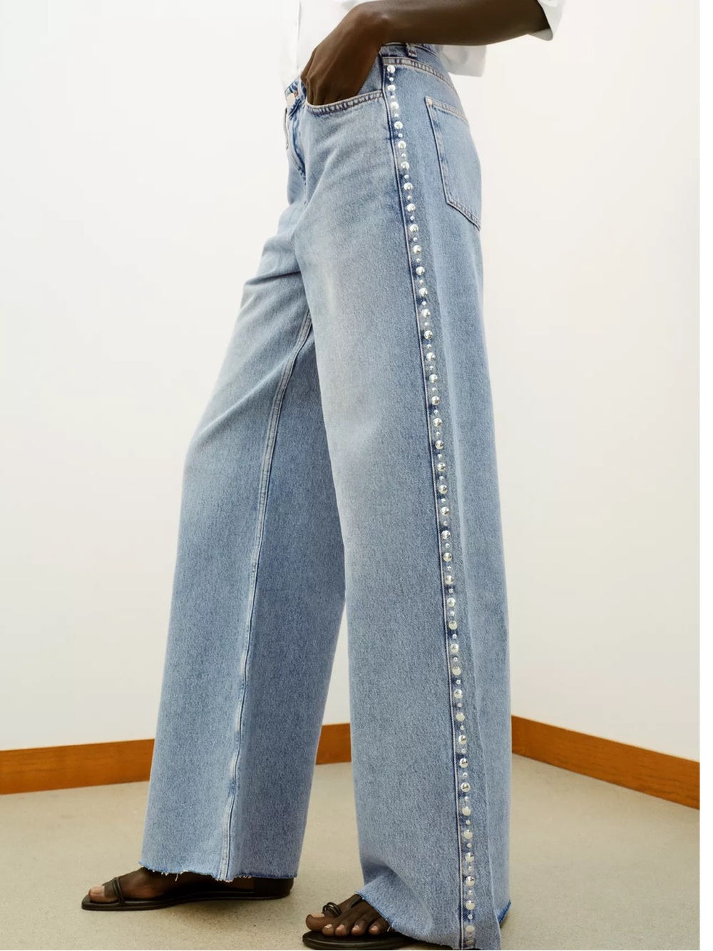 Zara High Waisted Studded Jeans sz. 8 - Picture 3 of 8